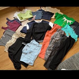 22 Piece Bundle of Women’s S/M Clothes!